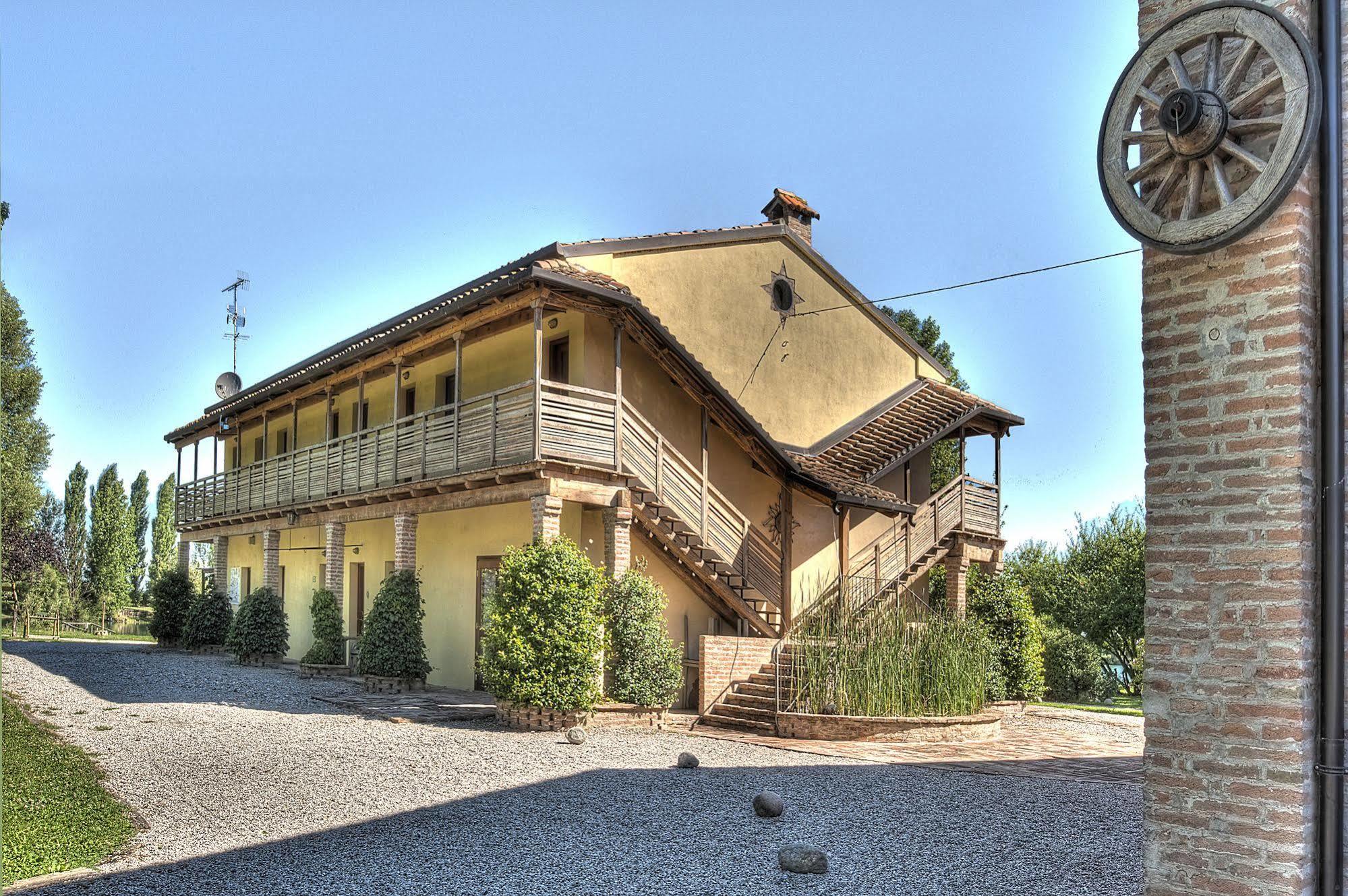 Gambulaga Agriturismo Ai Due Laghi מראה חיצוני תמונה
